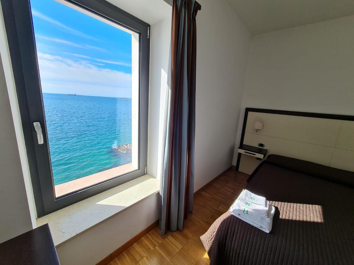 Baja Delle Sirene Bed & Breakfast ตารันโต ภายนอก รูปภาพ