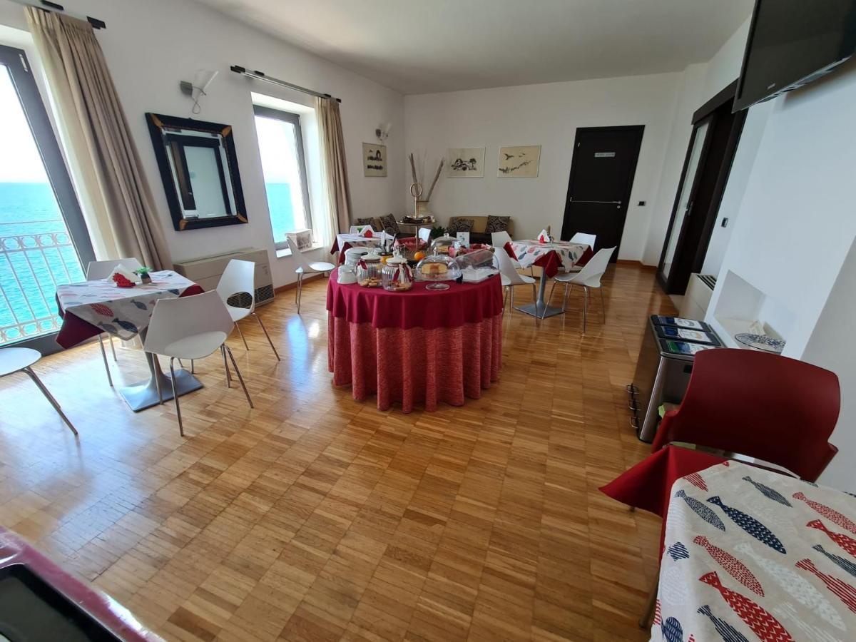Baja Delle Sirene Bed & Breakfast ตารันโต ภายนอก รูปภาพ