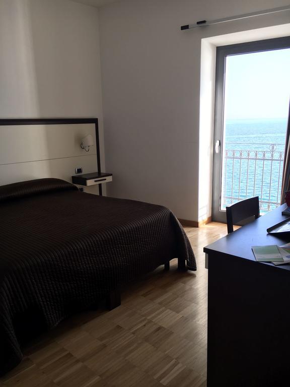 Baja Delle Sirene Bed & Breakfast ตารันโต ภายนอก รูปภาพ